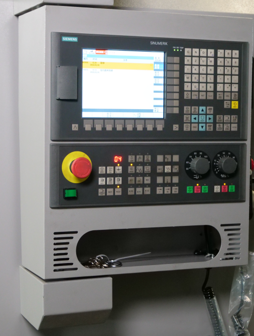 TORNO-CNC-de-BANDA-PLANA-CDK6150-3