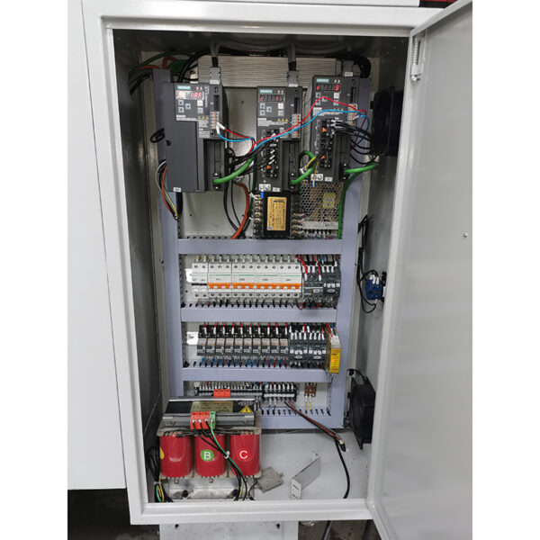 TORNO-CNC-de-BANDA-PLANA-CK6132-4