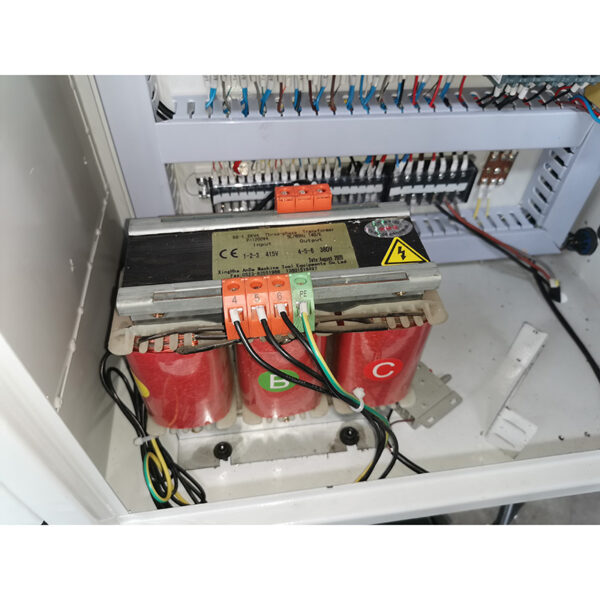 TORNO-CNC-de-BANDA-PLANA-CK6132-6