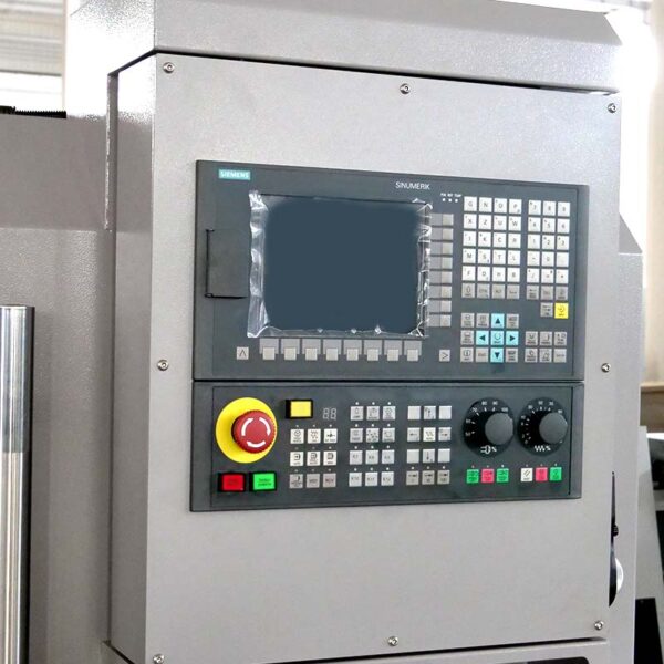TORNO-CNC-de-BANDA-PLANA-CK6150-1