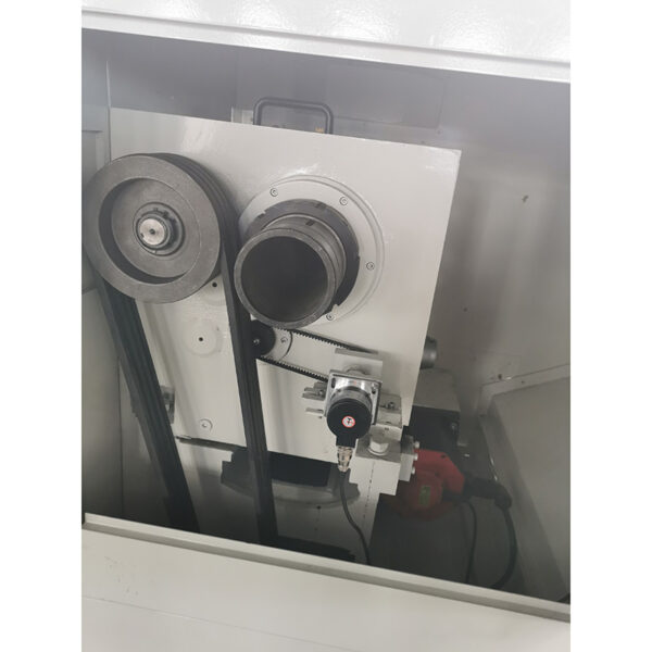 TORNO-CNC-de-BANDA-PLANA-CK6166-5