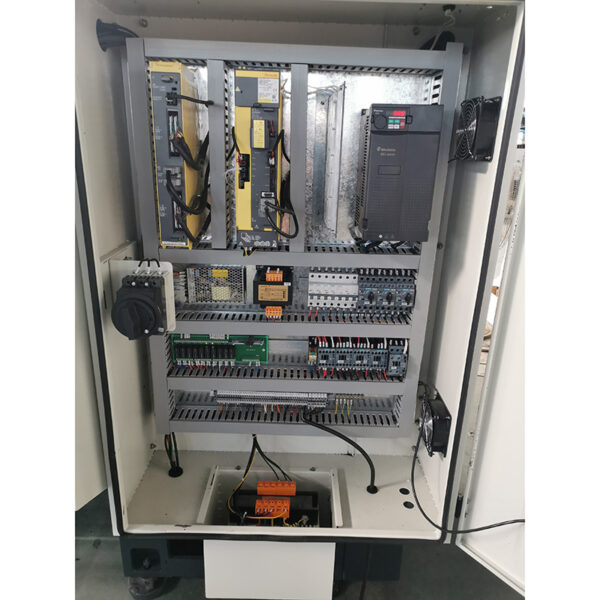 TORNO-CNC-de-BANDA-PLANA-CK6166-6