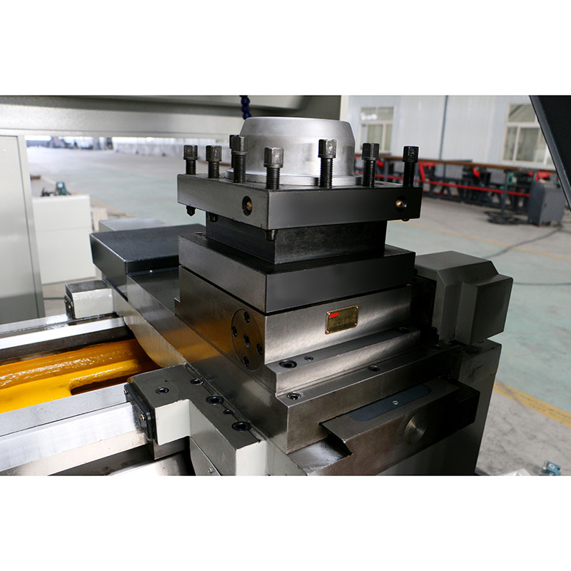 TORNO-PARA-ROSCAR-TUBOS-CNC-QK1319-3