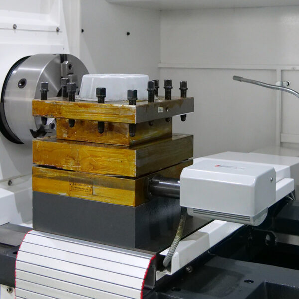 TORNO-CNC-de-BANDA-PLANA-CK6163-1500-4