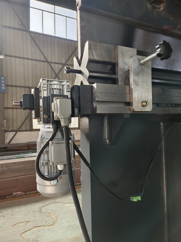 hydraulic bending machine WC67Y-600X6000 (3)