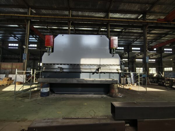 hydraulic bending machine WC67Y-600X6000 (4)