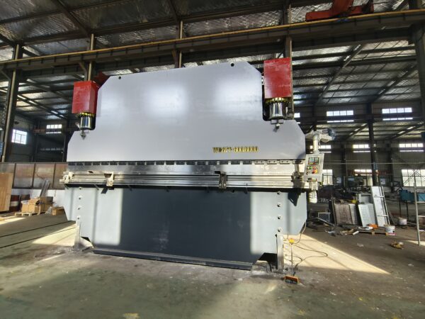Plegadora de alta resistencia WC67Y-600X6000 | Máquina plegadora de precisión de 600 t - Image 3