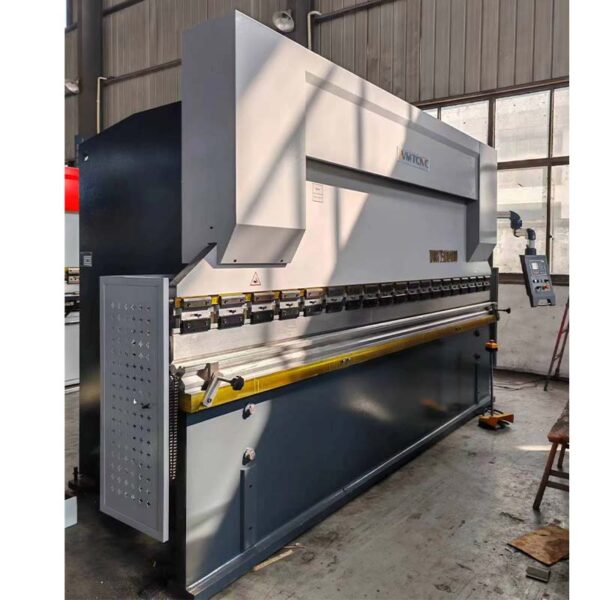 Máquina dobladora hidráulica de acero de alta precisión WC67Y-160X4000 con 4 m de longitud - Image 3